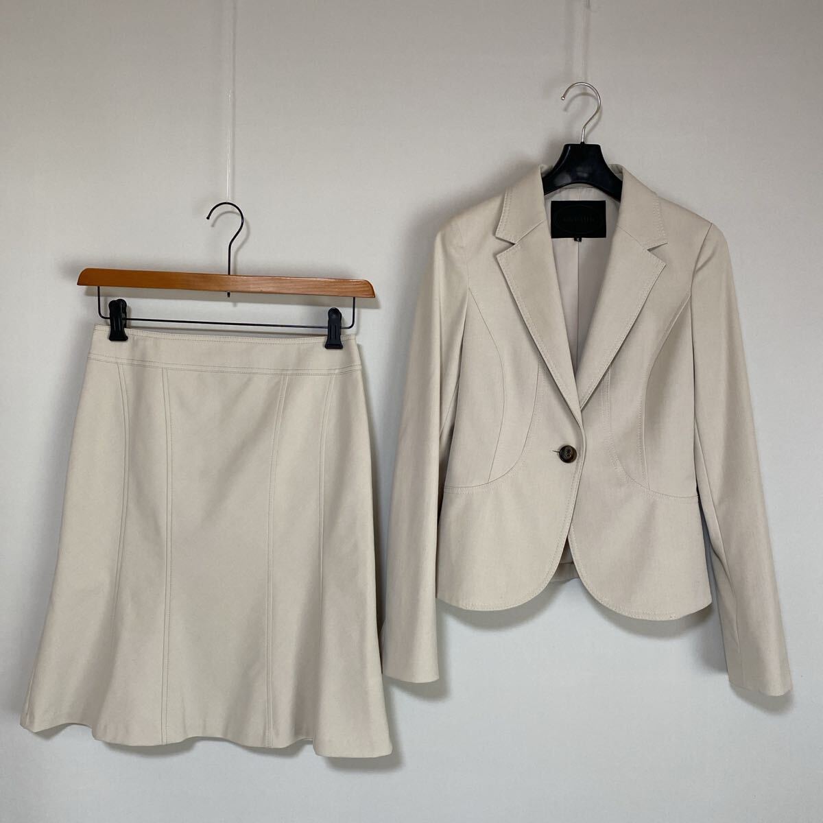 アンタイトル スカートスーツ 2 W72 ストレッチ アイボリー系 DMW拍卖