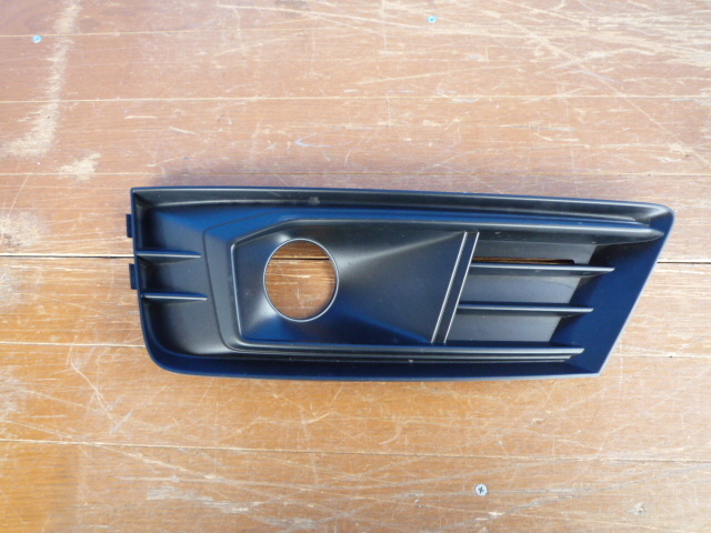 BJ7 アウディ A4 8W フォグカバー 左 8W0807681C拍卖