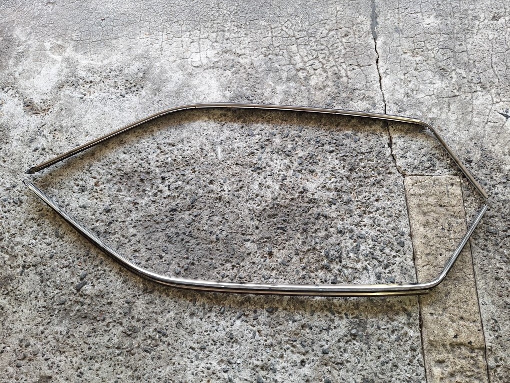 C33 ローレル ドア内側モールステー(ジャンク品)No.31拍卖