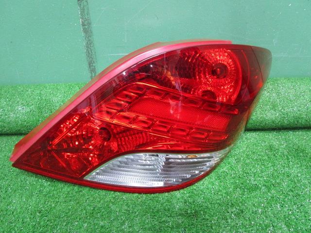 プジョー 207 ABA-A75F01 右テールランプ スポーティアム 【岐阜発】拍卖