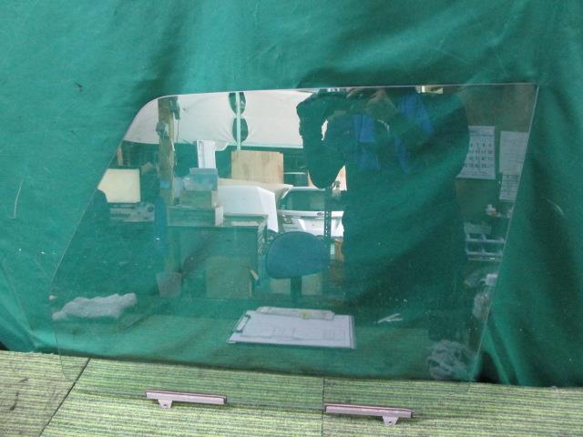 ミニキャブ GD-U62V 左Fドアガラス CL 4WD MR354069【岐阜発】拍卖