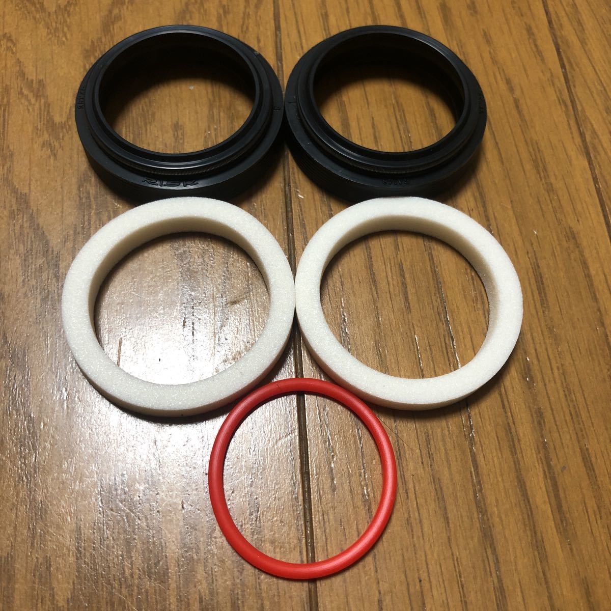 NEW ROCKSHOX:BOXXER、LYRIK、PIKE、YARI、SID SELECT、REVELATION、DOMAIN35mmチューブフォーク用ダストシールDUST SEAT KIT拍卖