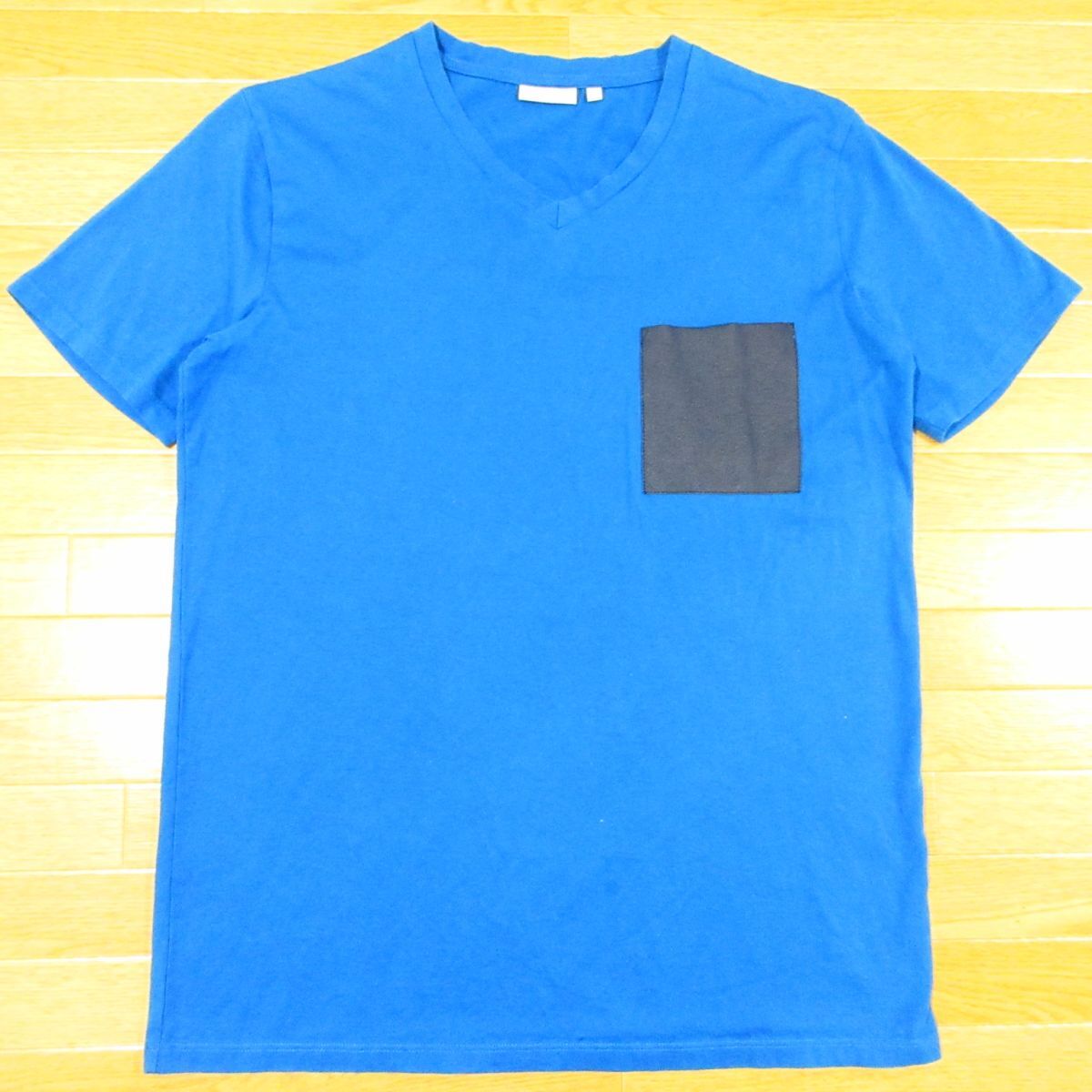 ◎使用少なめ!Calvin Klein カルバンクライン Tシャツ 半袖 胸レザーポケット Vネック 高級 メンズ サックス M / 165-175cmサイズ◆AA4263拍卖