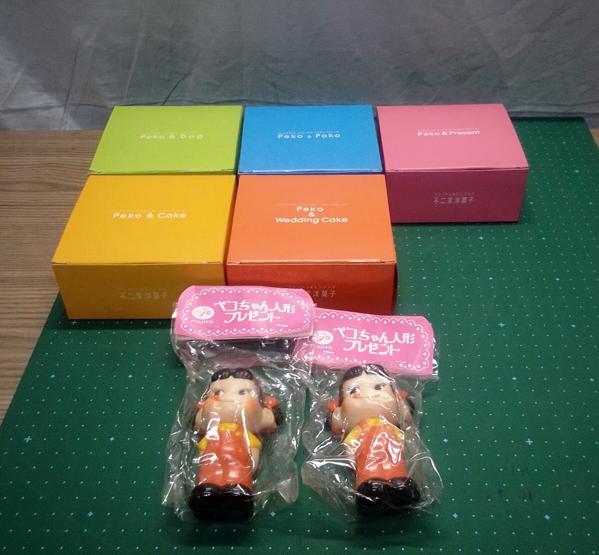 (b11) 不二家  ぺこちゃん、クリスタルペコちゃん 5種類、ペコちゃん人形ソフビ笛つき2個 拍卖