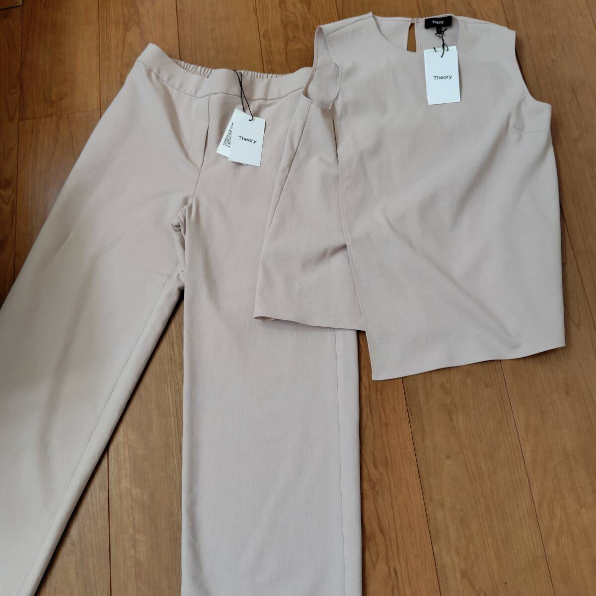 新品セオリーパンツブラウススーツ薄いピンクサイズS拍卖