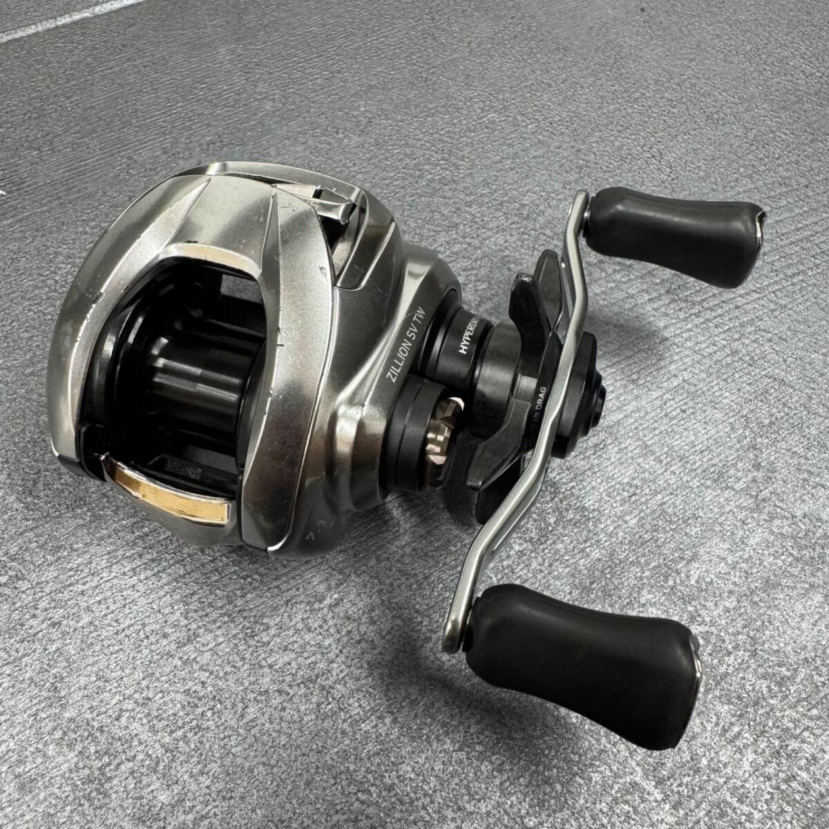 【送料無料】 ダイワ 21 ジリオン SV TW 1000H 右巻き ベイトリール DAIWA ZILLION ブラックバス No.10563拍卖
