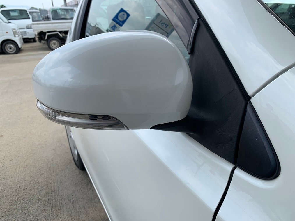 『psi』 トヨタ NGJ10 iQ 右ドアミラー 電動格納式 070 パール H22年式拍卖