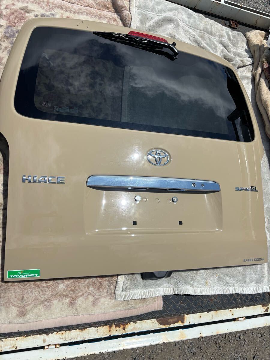 【新車外し】200系 ハイエース スーパーGL 8型 ★ リアゲート アースカラーベージュ/4V6 標準車 イージークローザー付拍卖
