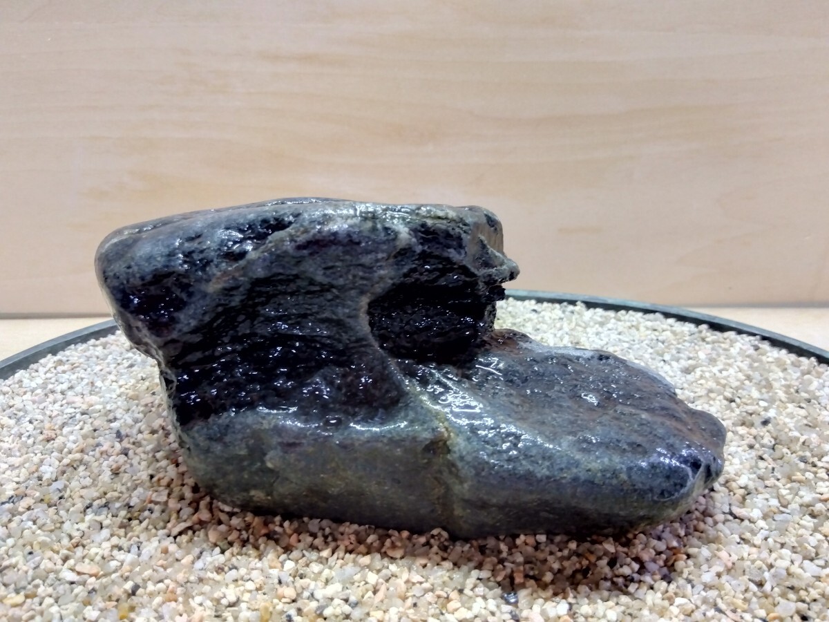 水石 「佐治川石」岩形雨宿り ウブ石 幅 140x 高さ 70 x 奥行 63mm 重さ720g程度拍卖