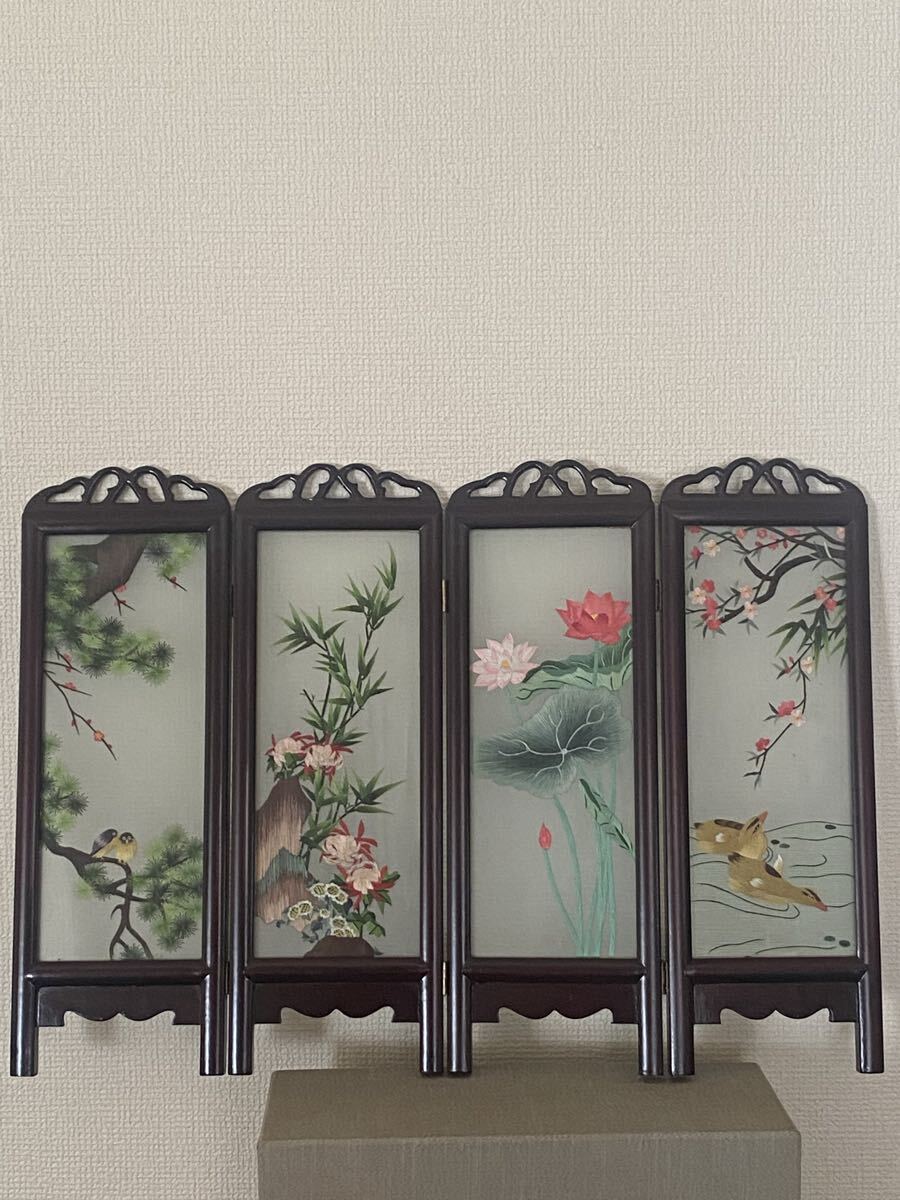 中国美術蘇州刺繍レトロ 唐木製4曲刺繍入りガラス 屏風 衝立 飾り物高37cmx13cm拍卖