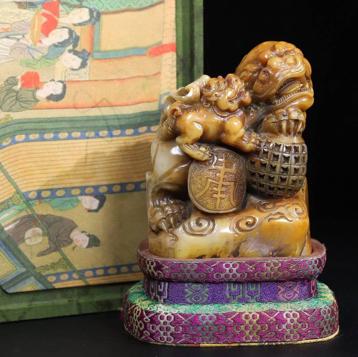 旧 清代 布箱入 寿山石『双獅子戯綉球祝寿』 時代物 文房具 中国古美術 古賞物 古置物 唐物 S78拍卖