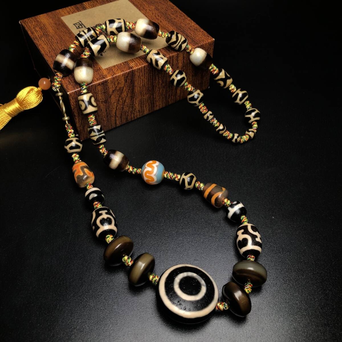 旧 蔵区 老料 天珠仏牌 一線の天珠 宝瓶天珠 多宝天珠 項鏈 天然石 高級瑪瑙 時代物 中国古美術 古賞物 古置物 唐物 S78拍卖