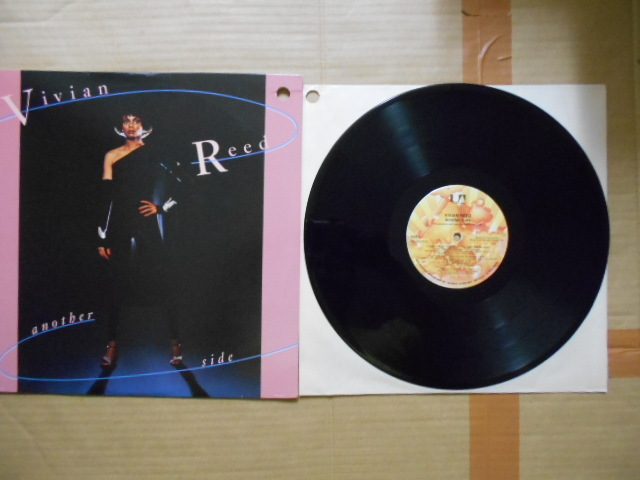 LP Vivian Reed 「ANOTHER SIDE」 輸入盤 UA-LA911-H 盤両面にプレス時の微かな擦れ ジャケットの天背に小さなシワと天に微かな擦れ拍卖