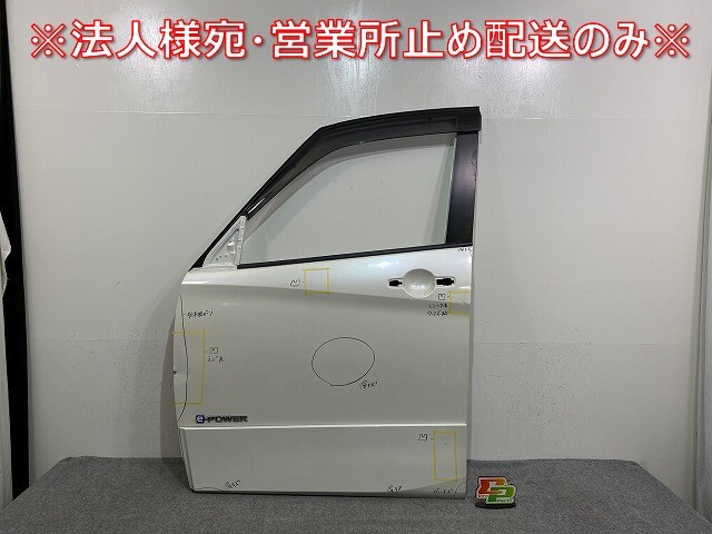 セレナ/ハイウェイスター C27/GFC27/GFNC27 e-POWER/HFC27 純正 左 フロント ドア バイザーサイドパネル付 ブリリアントホワイト(144056)拍卖