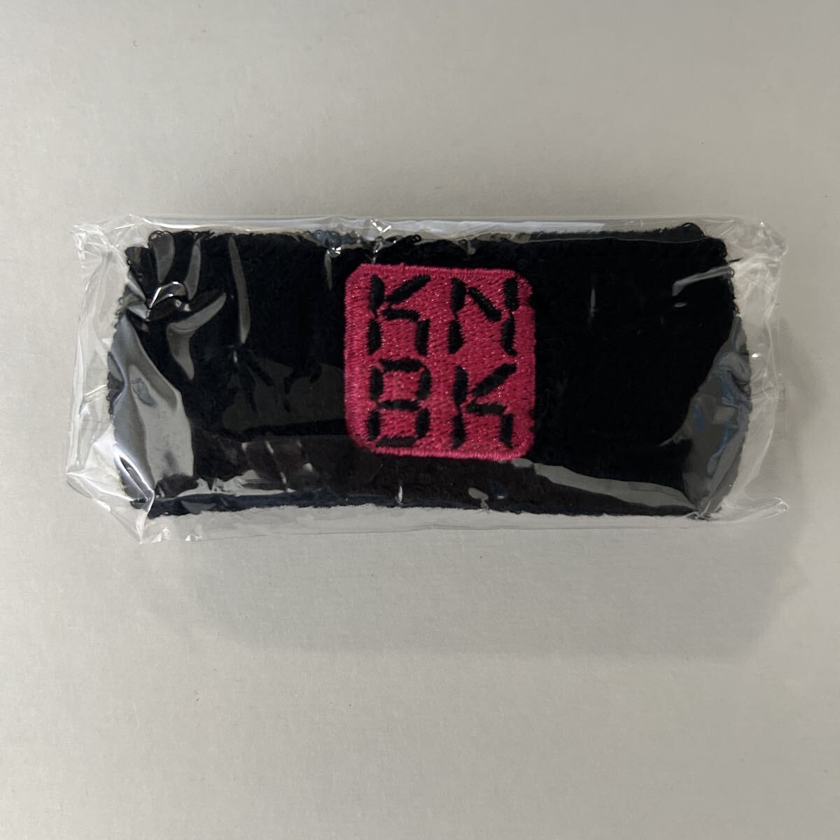新品★リストバンド③ 樽美酒研二 KNBK【2018年 ロボヒップ ゴールデンボンバー ロボツ グッズ ガチャ 後半追加 黒 ピンク】拍卖