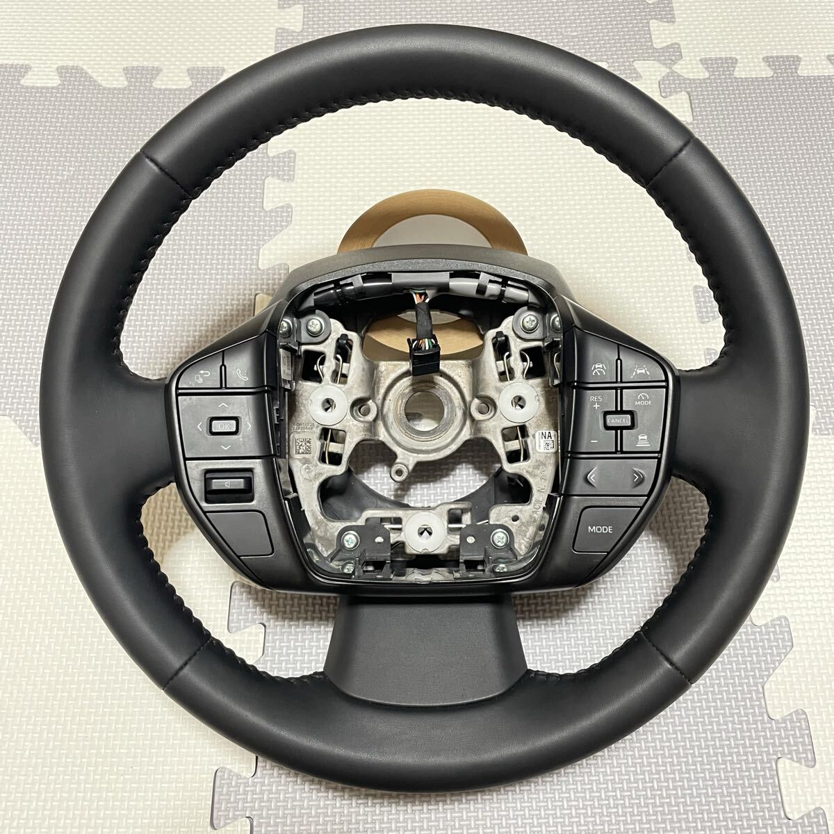 ★美品★60系プリウス トヨタ純正レザーステアリング ハンドルスイッチ リモコン★ZVW60 ZVW65 MXWH60 MXWH65 MXWH61 皮 革拍卖