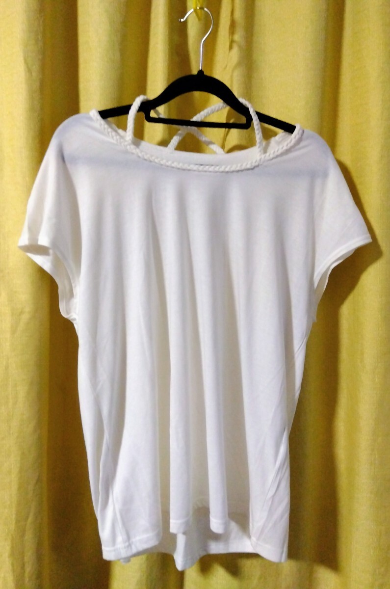 【新品未使用品】KEY LUCKの白T、フレンチスリーブTシャツ、クロスバッグデザイン、腰周り隠せる少し長め丈、\(^o^)/快適♪定価7,900円拍卖