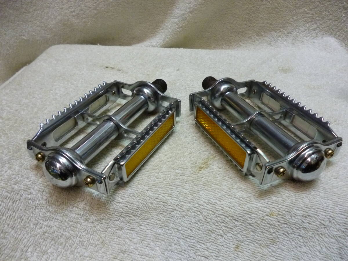 ◇新品 長期保管品 昭和レトロ 当時物 ビンテージ 自転車 鉄 メッキ ペダル 左右セット レア物 パーツ 実用車 スーパーカー拍卖