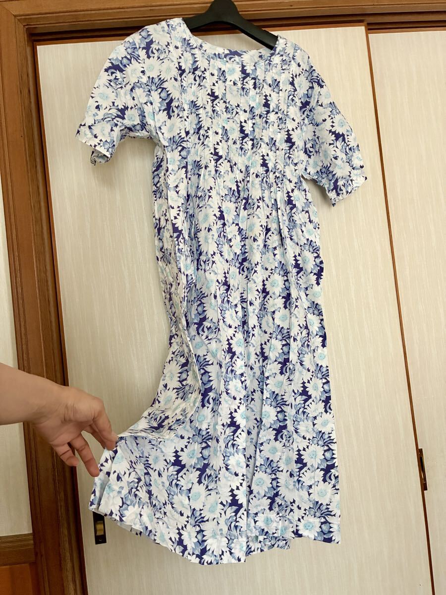 ミセスプリーツ半袖ロングワンピース膝丈ゆったり大きいサイズタグなしLLXL3L綿系素材♪白ホワイトネイビー柄ムームー風サンドレス部屋着拍卖