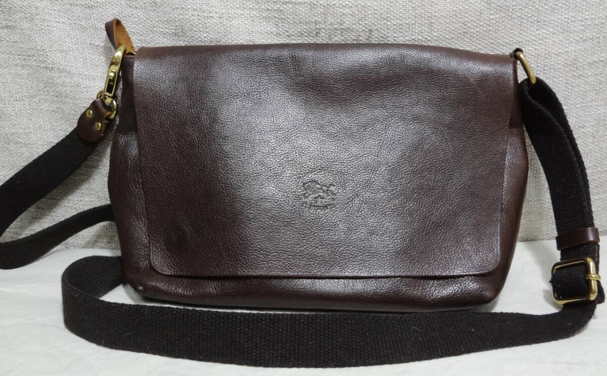 【良品】 IL BISONTE イル ビゾンテ オールレザー ショルダーバッグ 斜め掛け 日常使い 拍卖