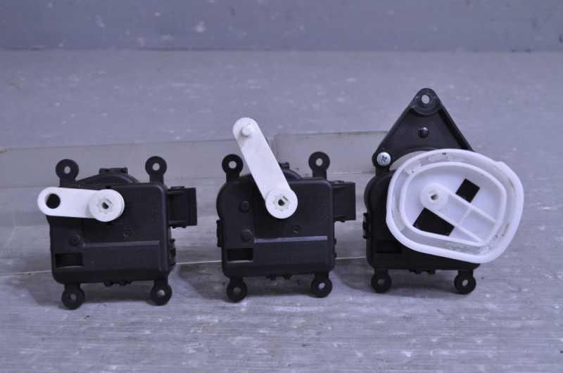 ルークス HWS 前期(ML21S) 純正 破損無 動作保証 エアコン サーボモーター セット 10401 2730A 10411 2726A 10421 2726A k090442拍卖