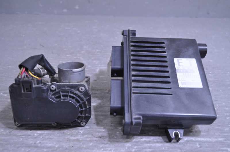 アルト G 前期(HA24S) 純正 デンソー 破損無 動作保証 スロットルボディー エンジンコンピューター 33920-72J1 /13400-58J20 k091662拍卖