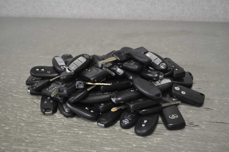 日産 ホンダ スズキ マツダ etc スマートキー キーレスリモコン 鍵 まとめ売り 100本!! s020393A拍卖