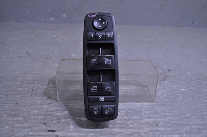ベンツ B170 右ハンドル W245(245232) 純正 右 フロント パワーウィンドウスイッチ A169 820 67 10 k091866拍卖