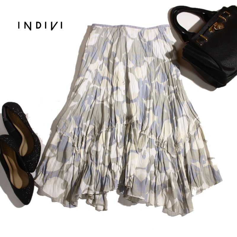 美品 インディヴィ INDIVI 株) ワールド 春 夏 柄 プリント シワ加工 Aライン フレアスカート 7号 36 グレー 水色 ミセス 綺麗め オフィス拍卖