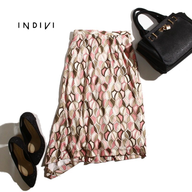 美品 インディヴィ INDIVI 株) ワールド 春 夏 レトロ 幾何学柄 プリント ジャージ― タイトスカート タイトフレア 9号 38 コーラル ピンク拍卖