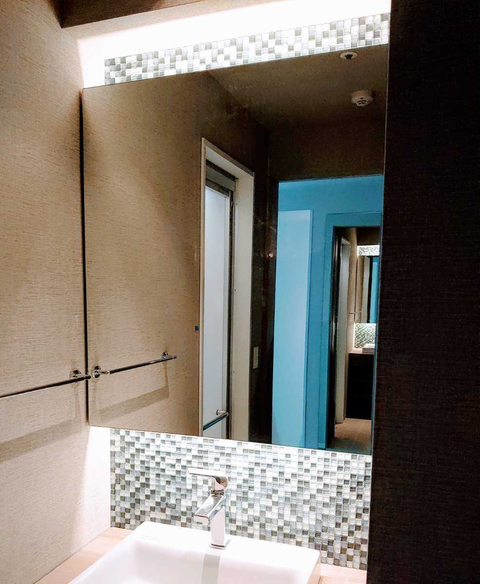 業界最安値!!鏡だけですけど900×900ミリ1枚 10800円 受注生産ですので落札後製作します。約1週間程で発送します。脱衣場 洗面台 DIYに!拍卖