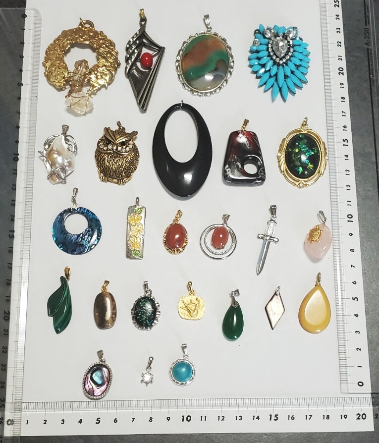 ゴージャス 25個セット ペンダントトップ 天然石 キュービックジルコニア カラーストーン シェル レディース 173g 拍卖