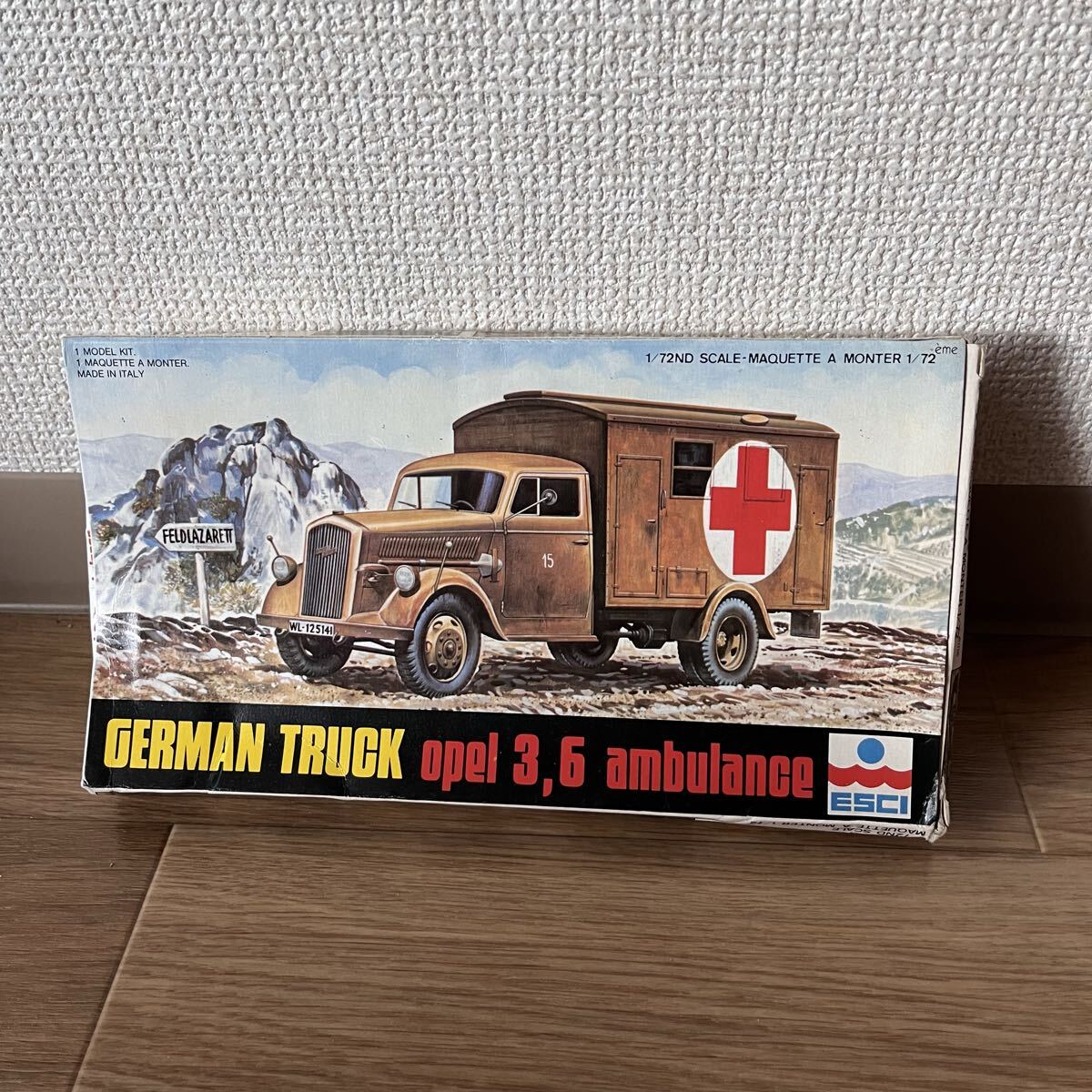 ② ESCL german ドイツ軍 truck トラック opel オペル 1/72 3.6 ambulance 模型 プラモデル拍卖