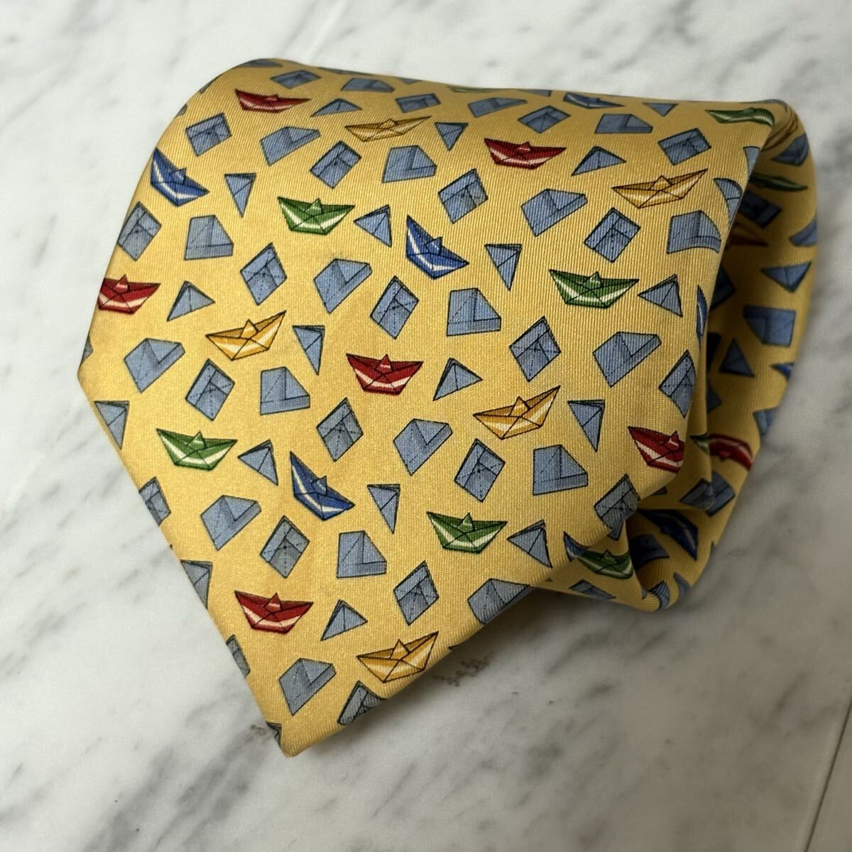 999円~ Ferragamo ネクタイ イエロー 折り紙柄 (YW4)拍卖
