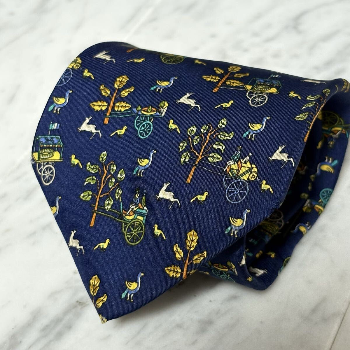 999円~ Ferragamo ネクタイ ネイビー 総柄 (B7)拍卖