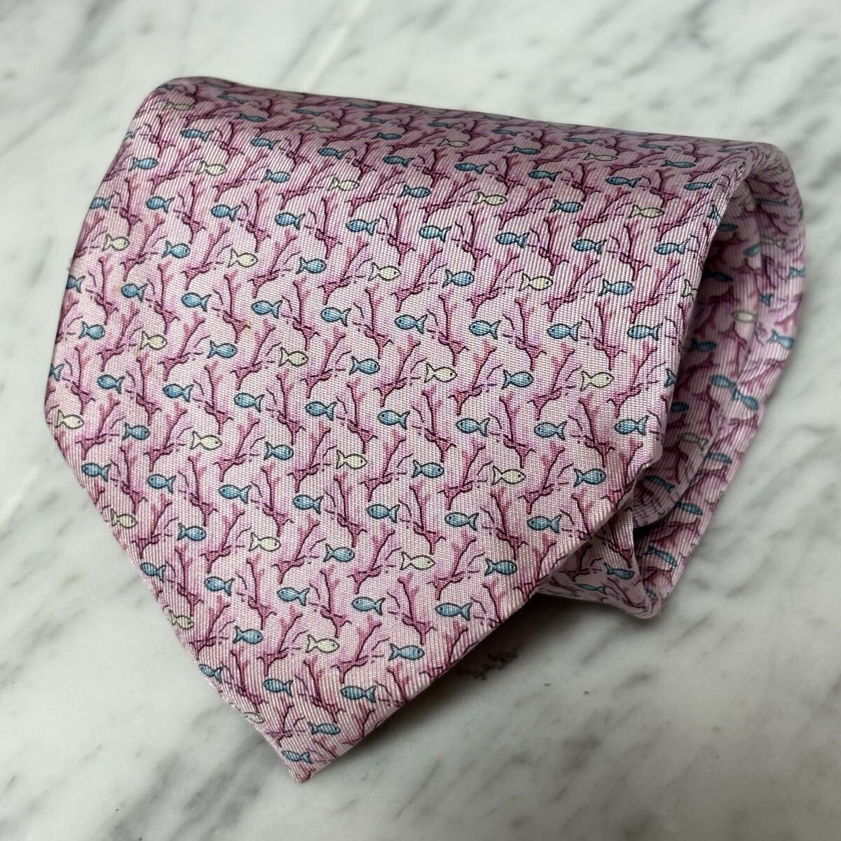 770円~ Ferragamo ネクタイ ピンク系 魚柄 パターン柄 (R8)拍卖