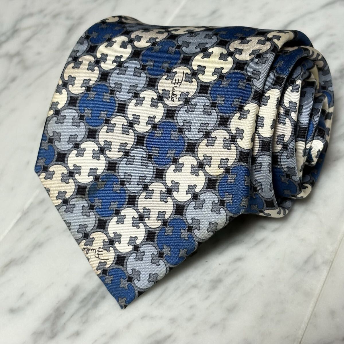 999円~ EMILIO PUCCI ネクタイ ブラック ブルー系 ロゴ柄 パターン柄 (GB3)拍卖