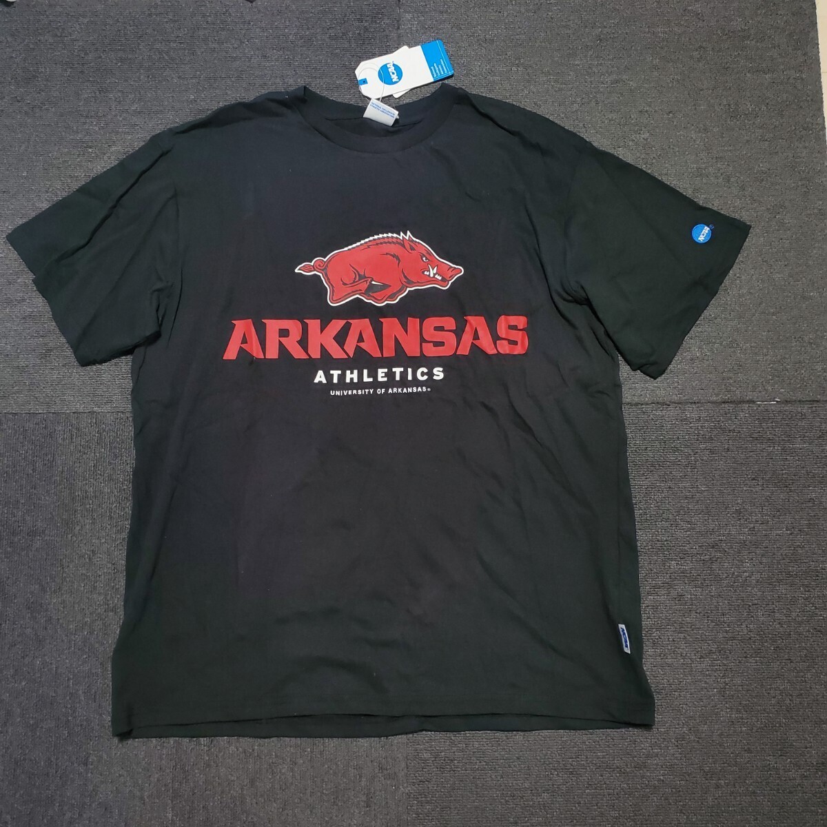 新品 正規品 アーカンソー大学 USA 半袖Tシャツ NCAA コットン生地 黒 サイズM拍卖