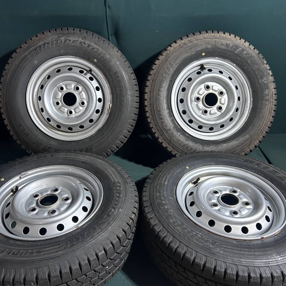 イボ付きほぼ新品★ 2022年製★ 175R13 8pr ブリヂストン VL1 スタッドレス 4本セット 5J 5穴PCD114.3 拍卖