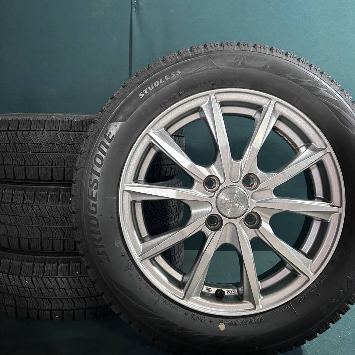 スーパーバリ溝★ 2022年★  165/65R15 ブリヂストン VRX2  スタッドレス タフト ソリオ デリカ D:2 ハスラー ウェイク ミラ拍卖