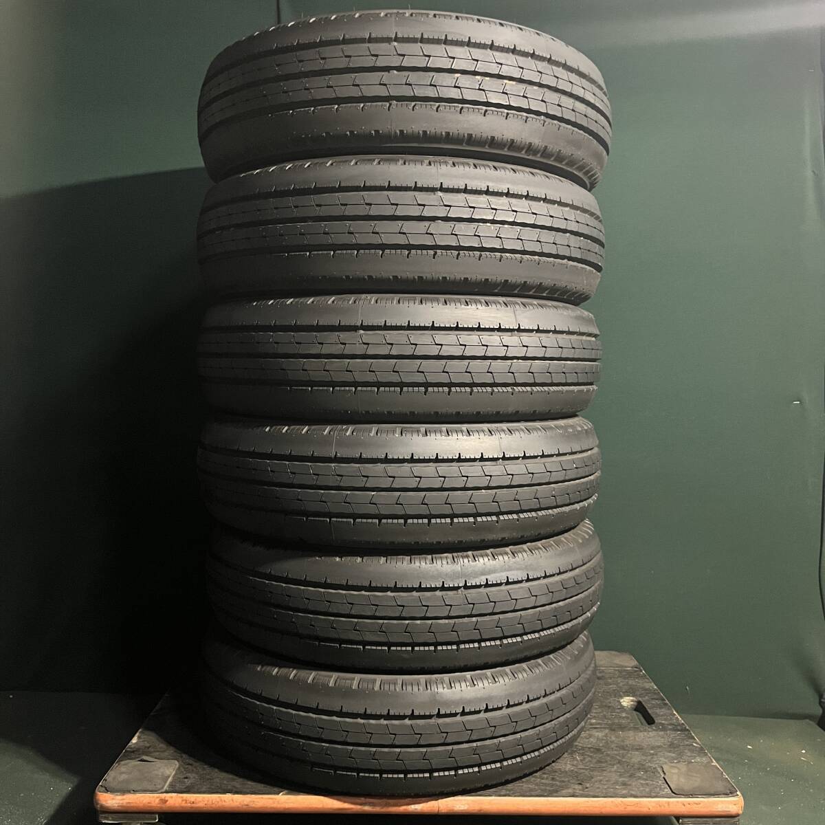 新品★ 2024年製★ 195/75R15 109/107N ダンロップ SPLT50M 6本セット ラジアル 拍卖