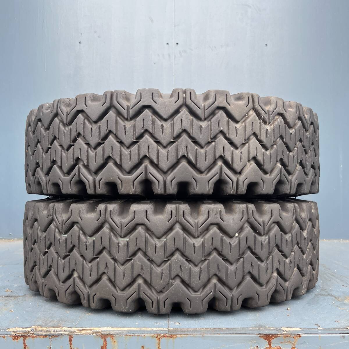 バリ山スタッドレス★8.25-15 14pr ダンロップ power snow 2本セット フォークリフト チューブフラップ付き 2拍卖