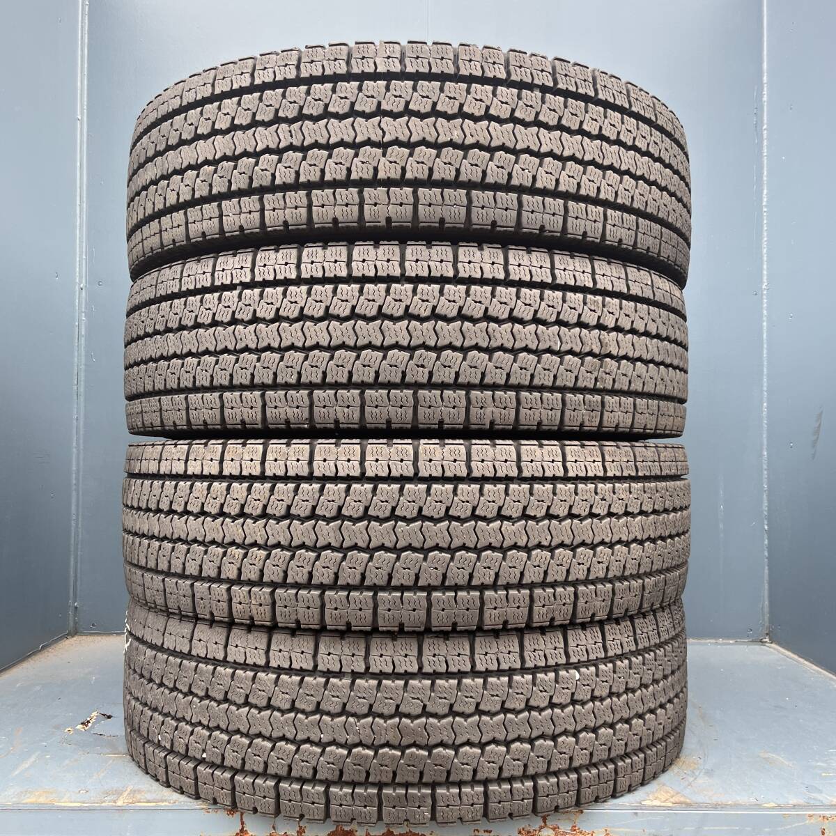 バリ山★12-13mm 2023年製 275/80R22.5 151/148J TOYO M919 スタッドレス 4本セット 1拍卖