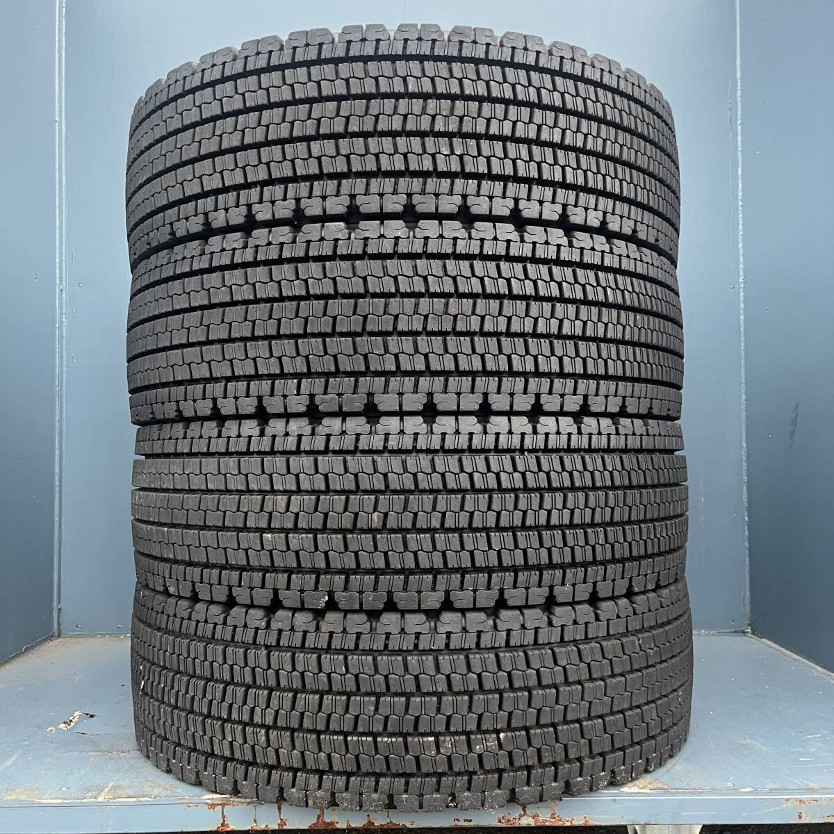 ほぼ新品?!★2024年製 275/80R22.5 151/148J ブリヂストン W900 スタッドレス 4本セット 7拍卖