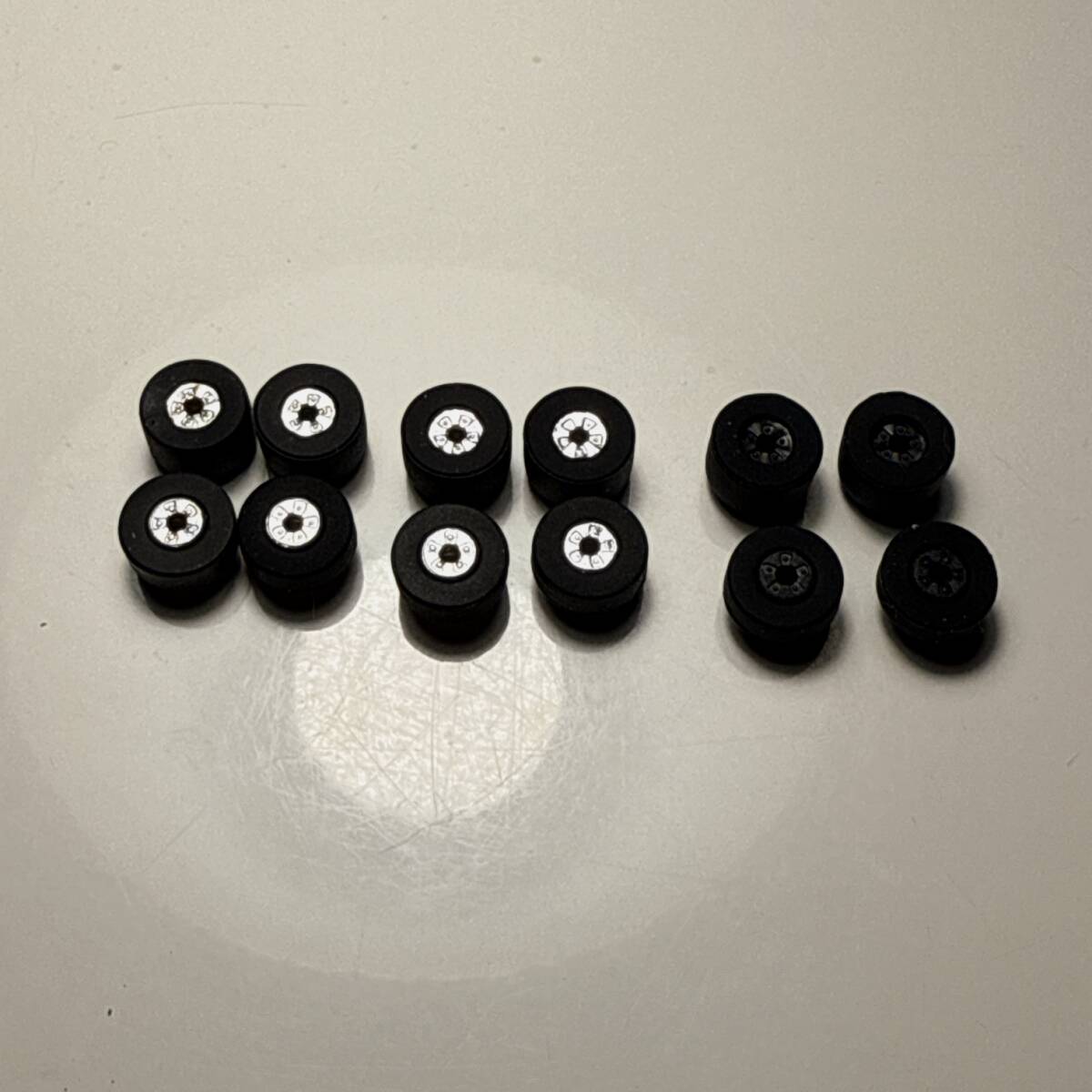 Auto World Thunderjet ☆新品タイヤ☆フロント&リアタイヤ3台分(ノーマル)☆HOスロットカー☆AFX/TYCO拍卖