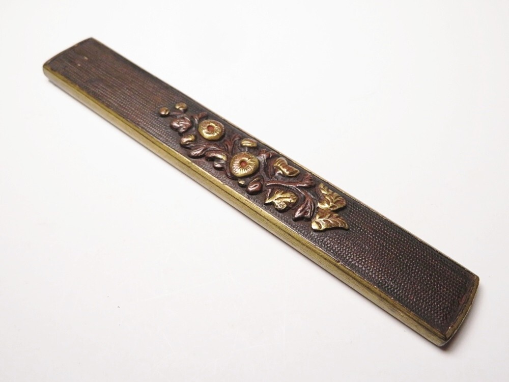 【11147】刀装具 江戸~明治 赤銅地 菊花 象嵌 小柄(初品・買取品)拍卖