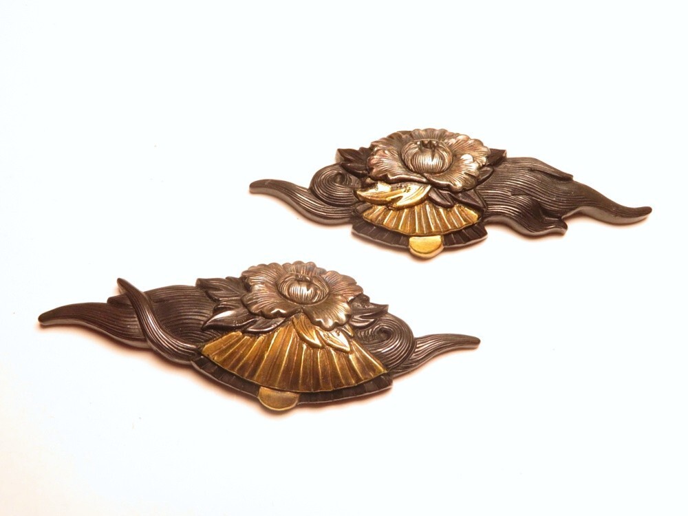 【11209】刀装具 江戸~明治 赤銅地 扇子に牡丹 目貫(初品・買取品)拍卖