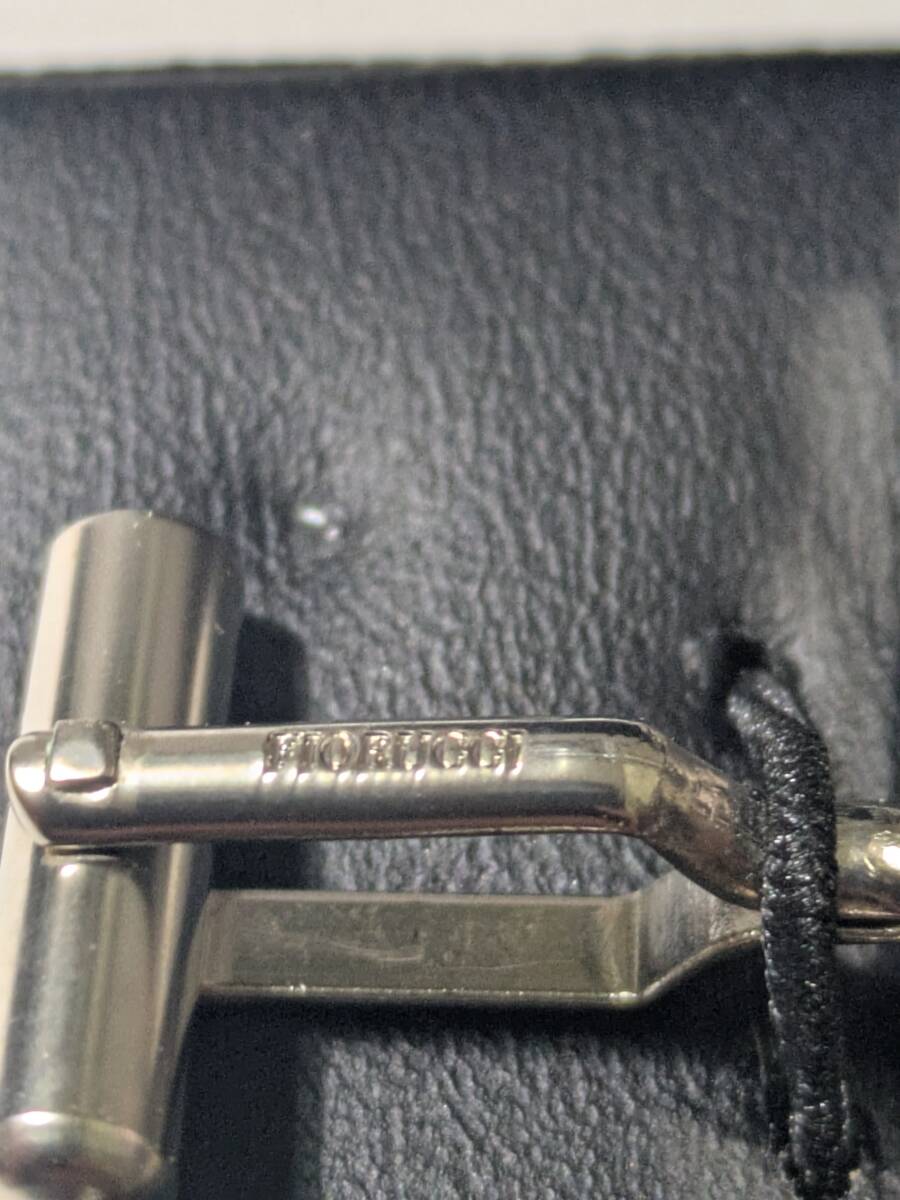 【雑貨】 FIORUCCI カフス ギター モチーフ 赤 フィオルッチ 左右セット 数ケースあります 1ケースの値段です _拍卖