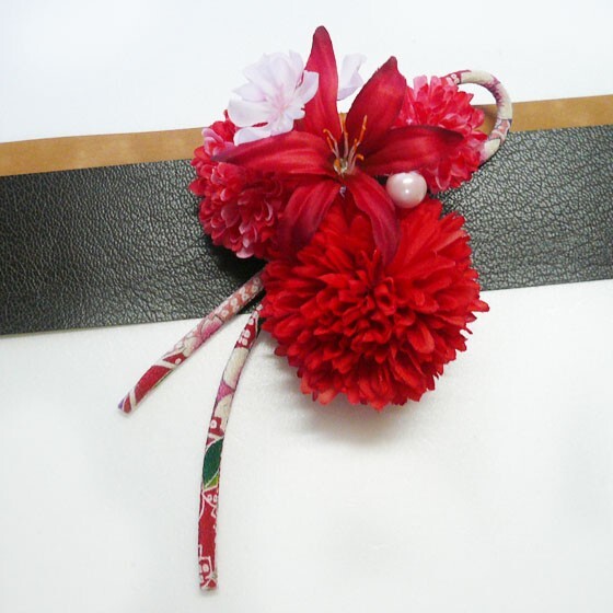 髪飾り 花 菊とネリネ桜和柄紐付き 赤 ピンク 成人式 振袖 結婚式 卒業式 袴 着物 マム(3)拍卖