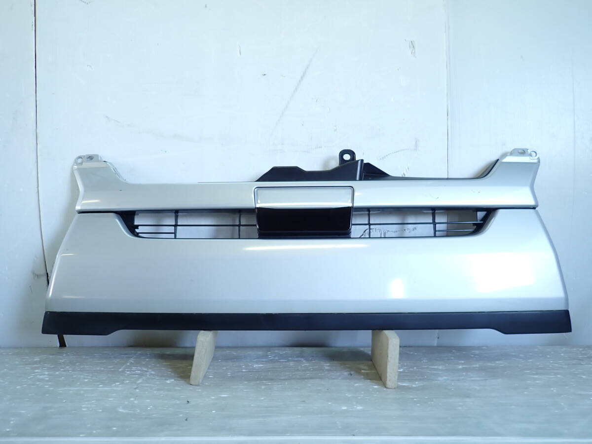 200系 5型 ハイエース 標準 純正 プリクラッシュ レーダー フロント グリル 1F7 シルバーメタリック 53100-26420・53141-26050 【25-1027】拍卖